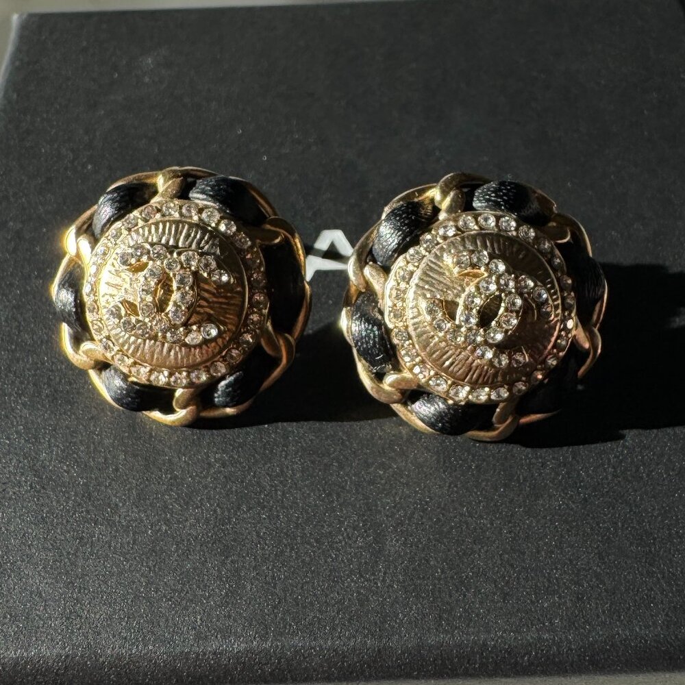 CHANEL auth vintage CC logo rhinestone stud earrings + box